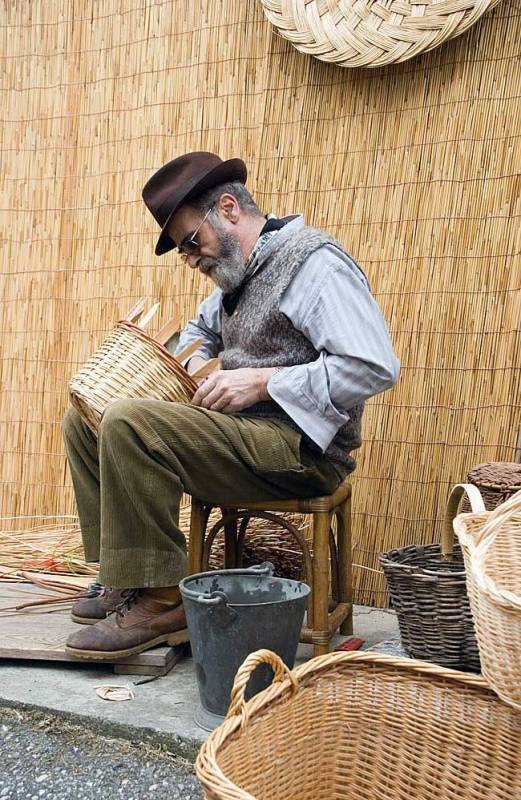 basketweaver demonstrates ancient craft